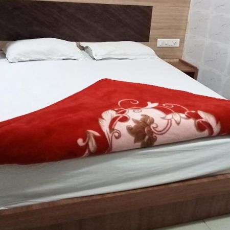 Hotel Shree Krishna Ahmedabad Buitenkant foto