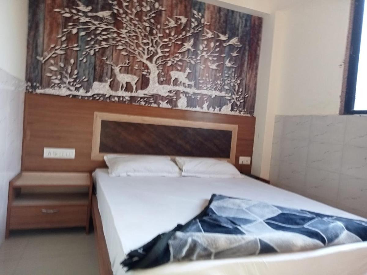 Hotel Shree Krishna Ahmedabad Buitenkant foto