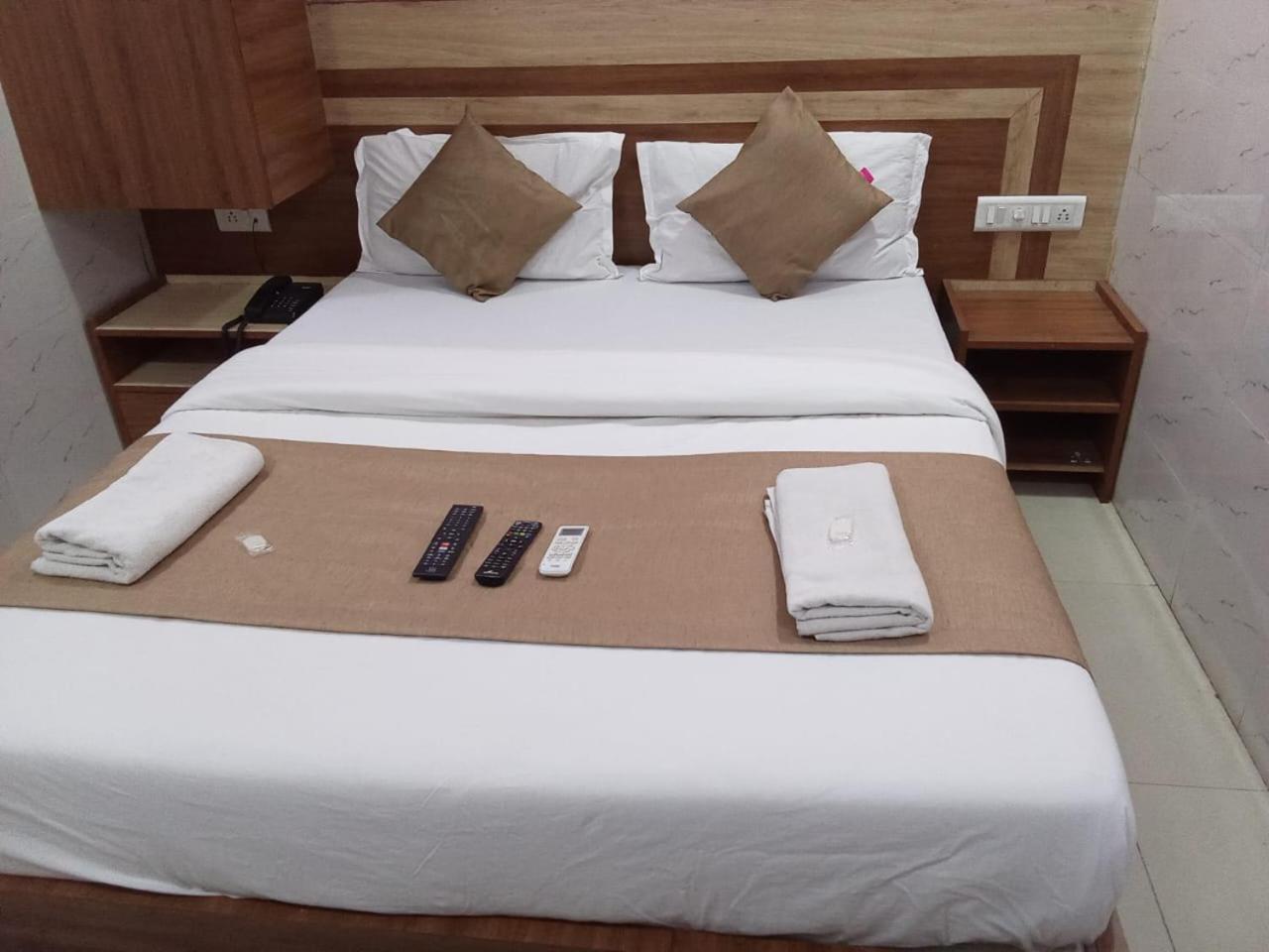 Hotel Shree Krishna Ahmedabad Buitenkant foto
